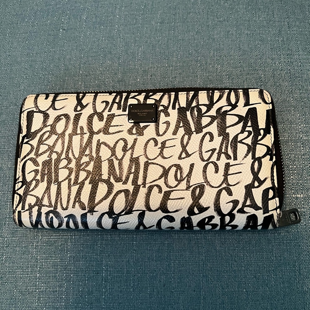 Dolce & Gabbana Limited Edition Black/Cream Zippy Long Wallet Like New! With COA
